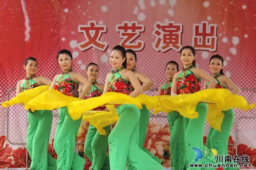 江阳区2013年“三下乡”活动在通滩镇拉开序幕(图2) 江阳区2013年“三下乡”活动在通滩镇拉开序幕(图2)