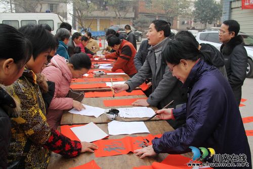 江阳区2013年“三下乡”活动在通滩镇拉开序幕(图4) 江阳区2013年“三下乡”活动在通滩镇拉开序幕(图4)