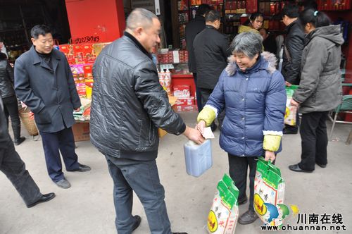 云锦镇:拥军爱民送真情 春节慰问暖人心(图2) 云锦镇:拥军爱民送真情 春节慰问暖人心(图2)
