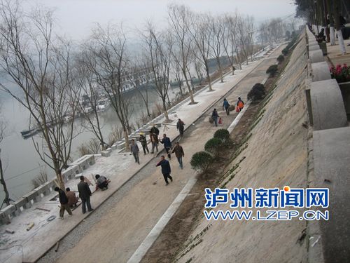 泸州东门口将建城区最大露天停车场(图1) 泸州东门口将建城区最大露天停车场(图1)