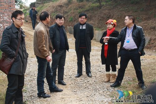 泸县水务局到海潮镇视察小农水工程(图1) 泸县水务局到海潮镇视察小农水工程(图1)