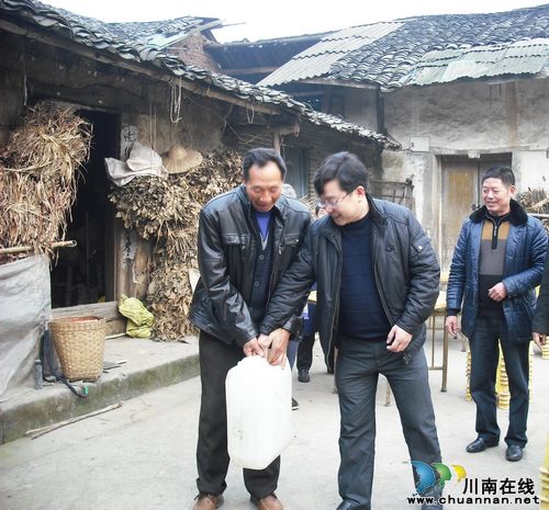 泸县水务局到海潮镇视察小农水工程(图2) 泸县水务局到海潮镇视察小农水工程(图2)