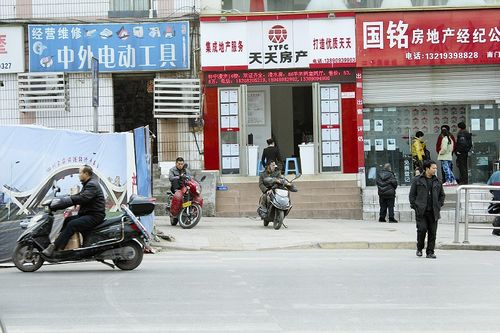 记者调查宜宾非法“两轮”价凭何超“的士”(图1) 记者调查宜宾非法“两轮”价凭何超“的士”(图1)