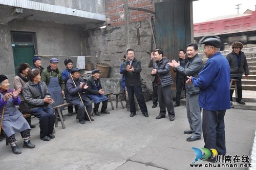 泸县县委常委、宣传部长颜习林到云锦镇开展春节走访慰问活动(图1)