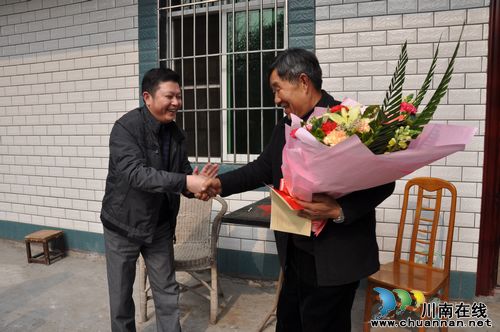 泸县县委常委、宣传部长颜习林到云锦镇开展春节走访慰问活动