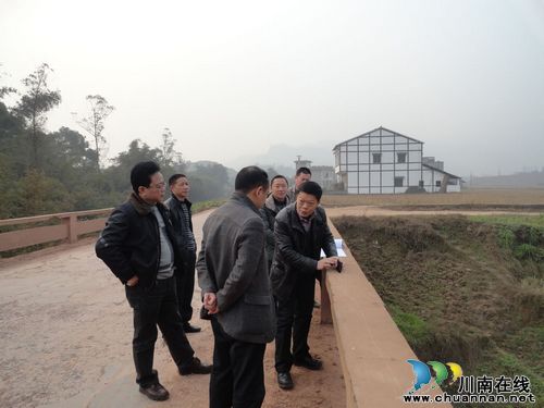 合江县县委副书记李宏到尧坝镇调研