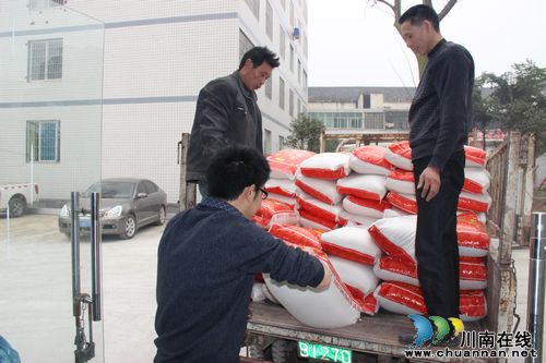 方洞镇：新春大红包，温暖群众心