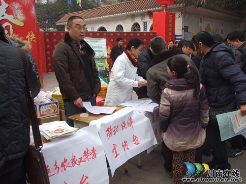 太伏镇:2013年“三下乡”活动拉开帷幕(图1) 太伏镇:2013年“三下乡”活动拉开帷幕(图1)