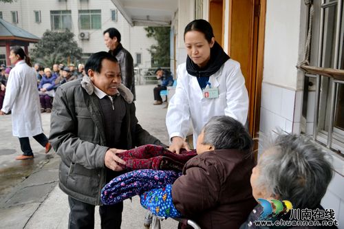 四川利君公司为泸州市“三无”人员送温暖