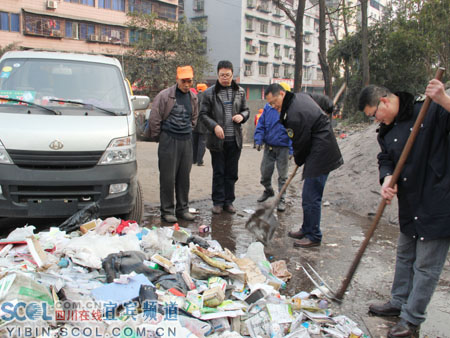 宜宾珙县对没收假冒伪劣药品器械进行集中销毁(图1) 宜宾珙县对没收假冒伪劣药品器械进行集中销毁(图1)