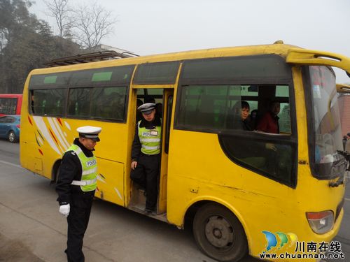 特兴镇：多部门联合执法&nbsp;保障农村道路交通安全