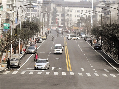 内江7条道路改造同日竣工