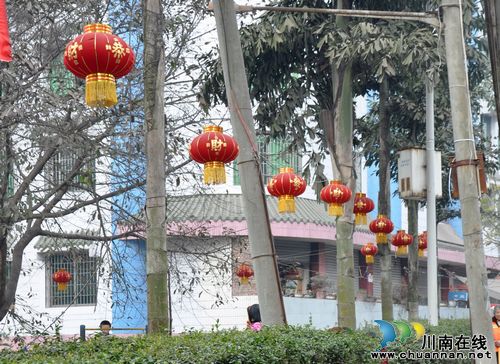 云锦镇：大红灯笼高高挂&nbsp;年味浓浓红火年