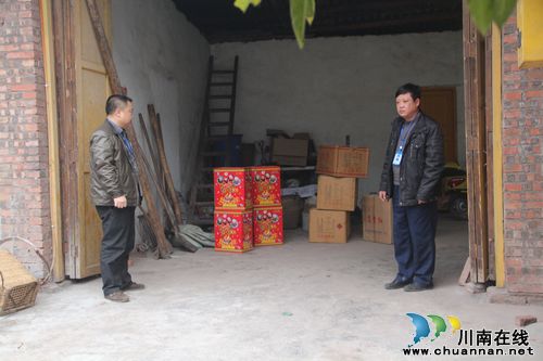 叙永县成功查获一起非法运输烟花爆竹行为(图1) 叙永县成功查获一起非法运输烟花爆竹行为(图1)