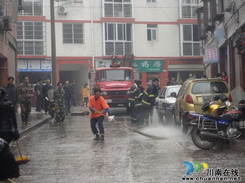 太伏镇：整治环境卫生&nbsp;消防水车来助阵