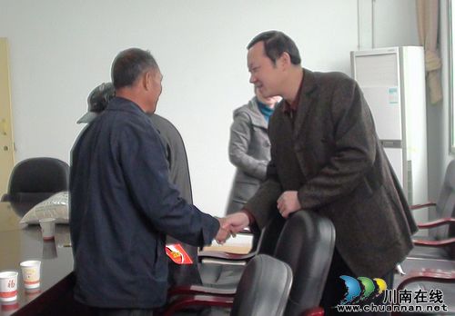 南溪区委常委、政法委书记谭阳宇到留宾乡春节慰问