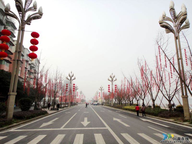 喜迎新春&nbsp;鲜花、灯笼扮靓泸州合江(图3)