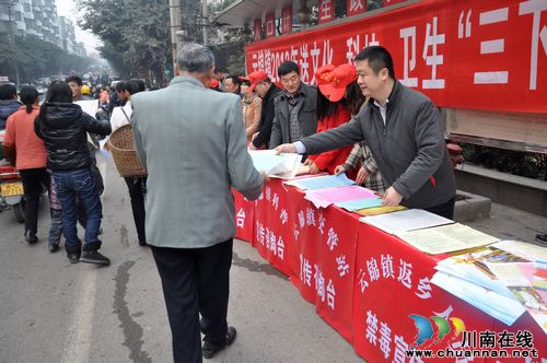 云锦镇:群众乐享科技文化“大餐”(图2) 云锦镇:群众乐享科技文化“大餐”(图2)