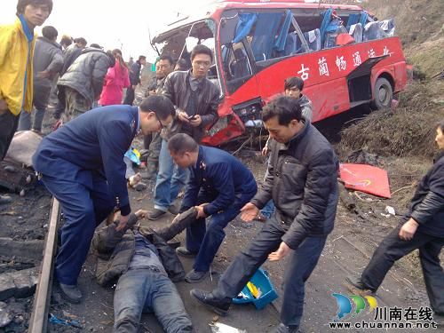 石宝工商所参与"2.1"事故救援:危难时挺身而出(图2) 石宝工商所参与"2.1"事故救援:危难时挺身而出(图2)