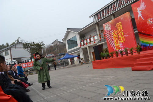 华阳街道:机关干部下基层 倾情演绎“新春盛宴”(图3) 华阳街道:机关干部下基层 倾情演绎“新春盛宴”(图3)