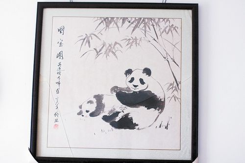 耋耄老教师获赠“国宝熊猫图”(图1) 耋耄老教师获赠“国宝熊猫图”(图1)