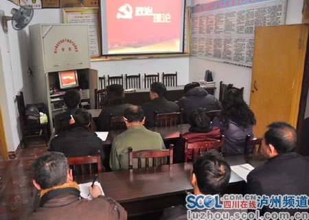 泸州纳溪：返乡流动党员&nbsp;正月里来忙“充电”(图1)