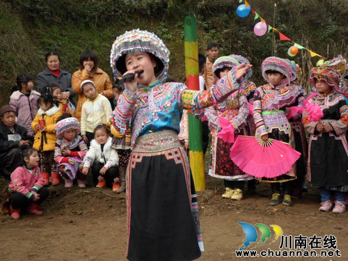 叙永:原生态婚俗文化活动 苗家儿女喜庆踩山节(图3) 叙永:原生态婚俗文化活动 苗家儿女喜庆踩山节(图3)