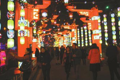 自贡灯会春节迎客27万(图1) 自贡灯会春节迎客27万(图1)