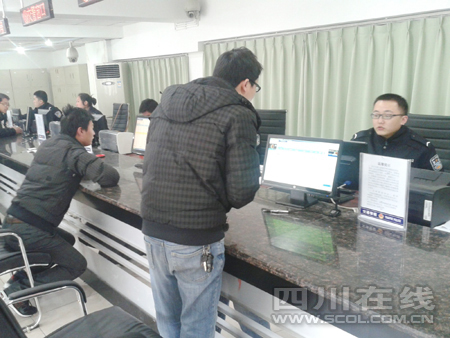 节后上班第一天 宜宾各政务窗口工作状态良好(图1) 节后上班第一天 宜宾各政务窗口工作状态良好(图1)