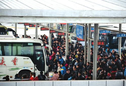川南迎节后返程高峰 重庆、成都线路客流拥挤(图1) 川南迎节后返程高峰 重庆、成都线路客流拥挤(图1)