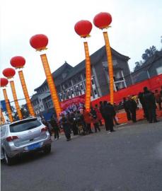 泸州老板花百万元为父母祝寿(图1) 泸州老板花百万元为父母祝寿(图1)
