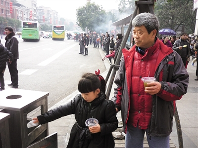 文明过节,家长应该做榜样(图1) 文明过节,家长应该做榜样(图1)