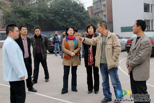 江阳区领导调研通滩中学扩建项目规划建设工作(图1) 江阳区领导调研通滩中学扩建项目规划建设工作(图1)