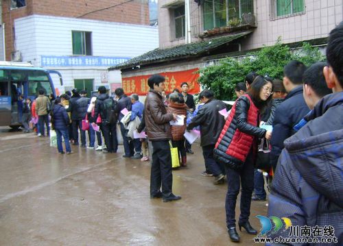 福宝镇:认真开展返乡民工禁毒宣传(图2) 福宝镇:认真开展返乡民工禁毒宣传(图2)