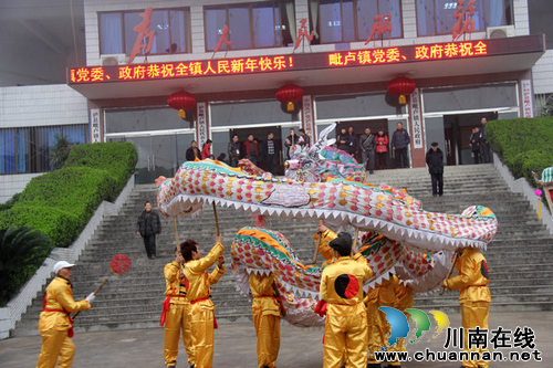 毗卢镇：毗卢舞龙队闹新春(图1)