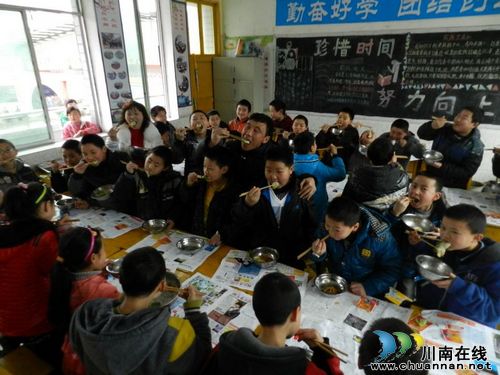 叙永:今年元宵节 700余名留守儿童不寂寞(图3) 叙永:今年元宵节 700余名留守儿童不寂寞(图3)