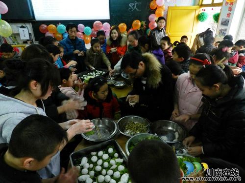 叙永:今年元宵节 700余名留守儿童不寂寞(图1) 叙永:今年元宵节 700余名留守儿童不寂寞(图1)