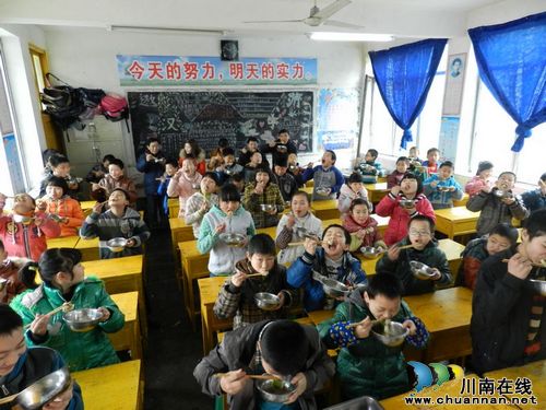 叙永:今年元宵节 700余名留守儿童不寂寞(图2) 叙永:今年元宵节 700余名留守儿童不寂寞(图2)
