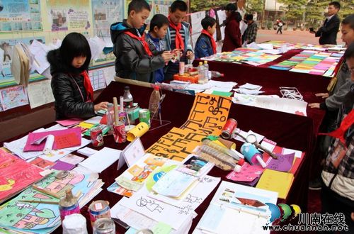 泸县梁才学校举行“特色作业展评”活动(图2)
