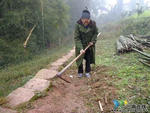 密溪乡瓦房村：老王山上党旗红(图3)