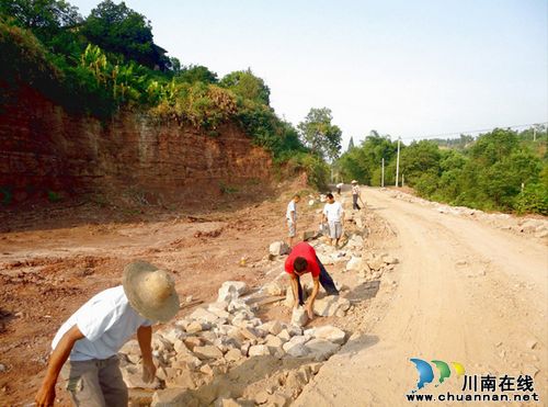 密溪乡瓦房村：老王山上党旗红(图7)