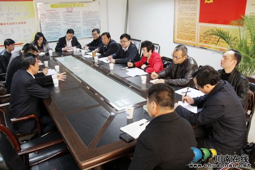 江阳区区委常委、副区长胥兴贵带队调研通滩酒业发展工作(图2)