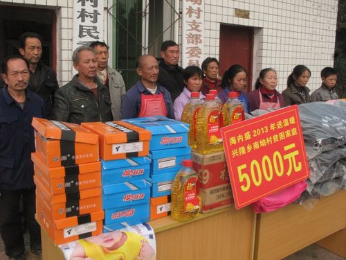 叙永慈善人士海内胜关心计划生育家庭