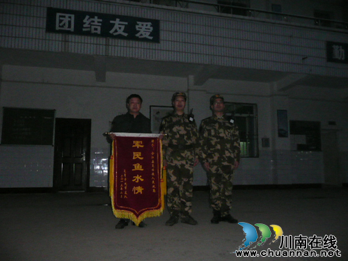 尧坝镇：积极配合市武警支队拉练活动