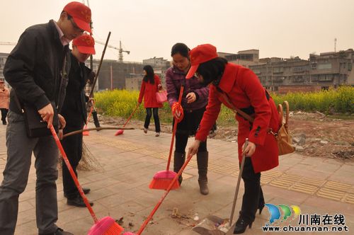 云锦镇：学雷锋践行动&nbsp;志愿服务在基层(图1)