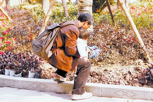 宜宾：游客不文明行为　给三个公园“抹黑”