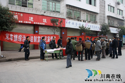龙车镇：逢场天深入开展法制宣传