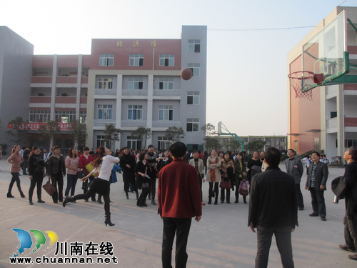 泸州市城北学校教师简约过“三·八”(图1) 泸州市城北学校教师简约过“三·八”(图1)