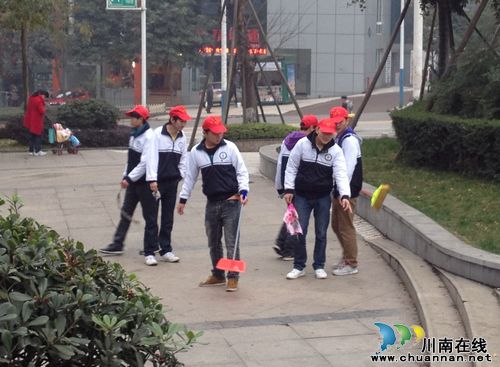 大山坪街道：南苑社区志愿者开展“学雷锋月”活动