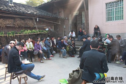 海潮镇：“走村串户”送安全到田间地头